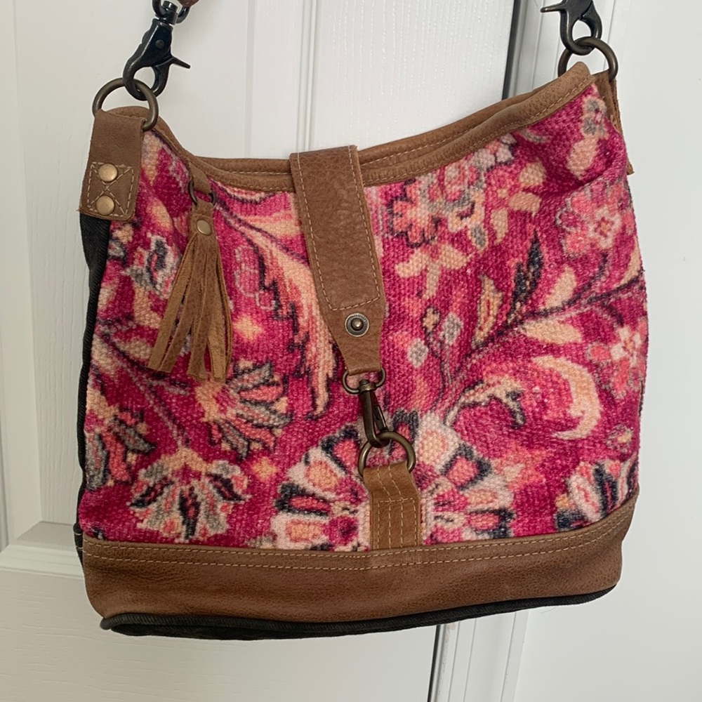 Myra exuberance shoulder bag